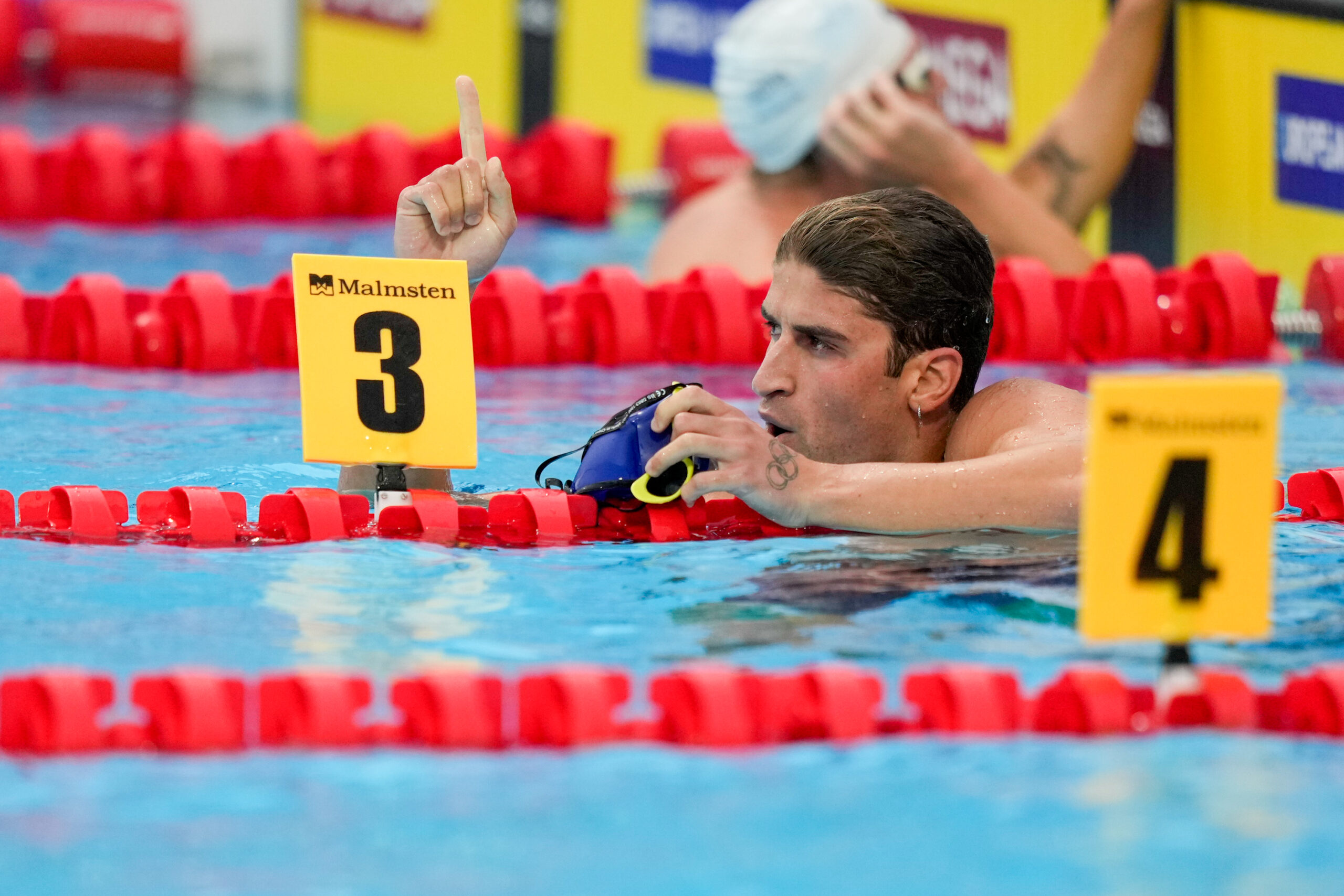 ΑΡΓΥΡΟ ΜΕ ΔΙΠΛΟ ΠΑΝΕΛΛΗΝΙΟ ΡΕΚΟΡ ΣΤΑ 400Μ ΕΛΕΥΘΕΡΟ Ο ΜΑΡΚΟΣ!