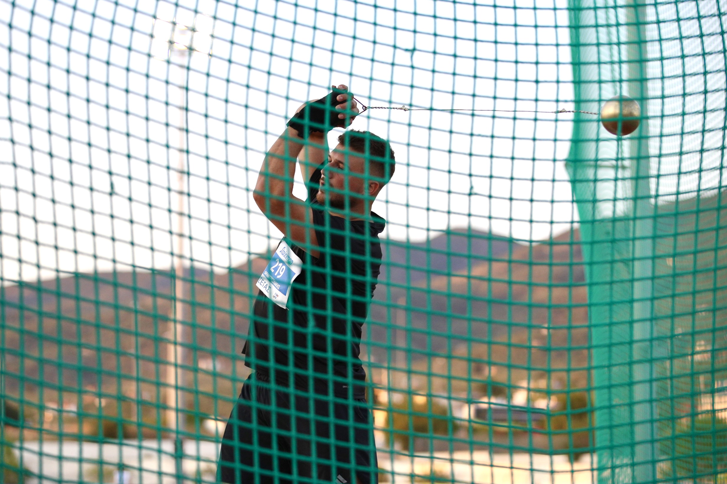 Πανελλήνιο στίβου 2025: Ανατροπή με ρεκόρ από τον Φραντζεσκάκη στη σφυροβολία – Σταθερά μακριά η Τζένγκο